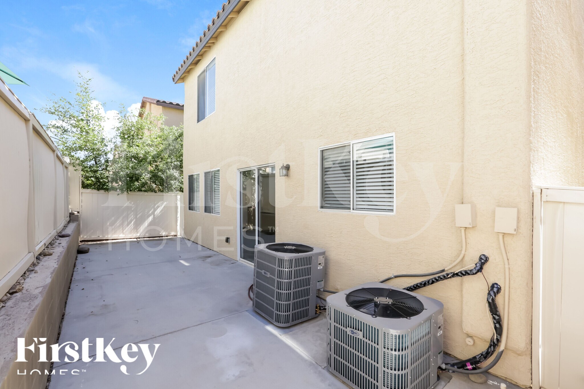 Building Photo - 5681 Woods Crossing St