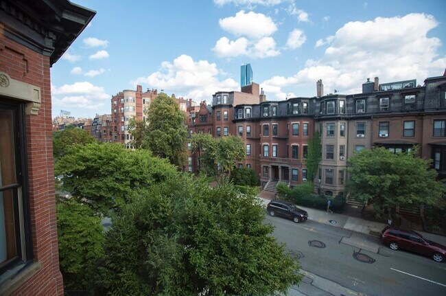 Building Photo - 296 Beacon St