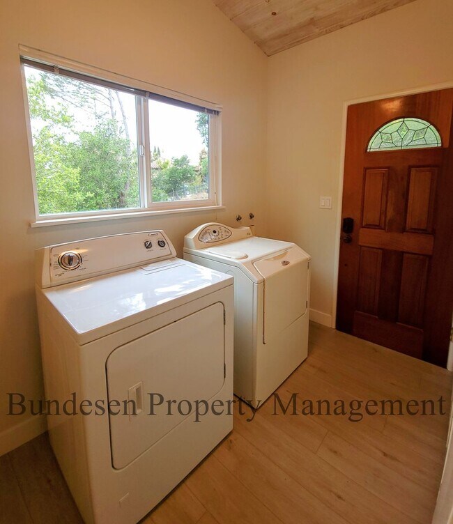Building Photo - Serene and tranquil living