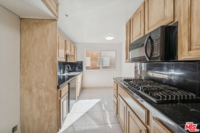 Building Photo - 1508 Greenfield Ave