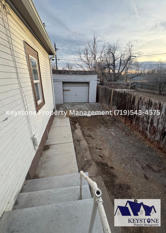 Building Photo - $425 OFF Special! Small Dog Allowed! 1 Bedroom/1 Bathroom/1 Car Garage for Storage $875/$875