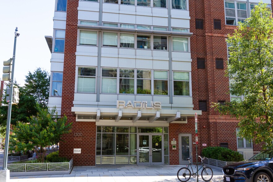 Building - 1300 N St NW