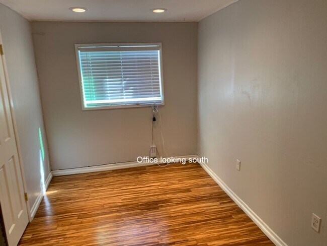 Building Photo - Charming Single Family Home