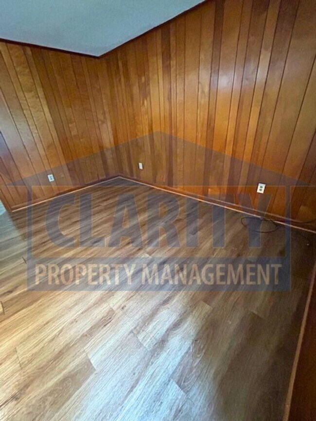 Building Photo - 405 Emmett Ave NW