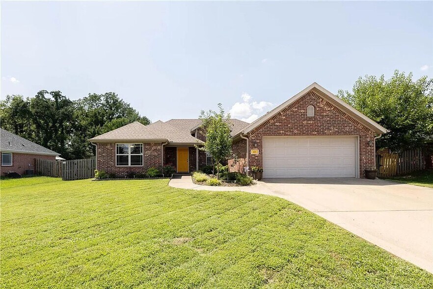 Building Photo - 421 Coopers Wy