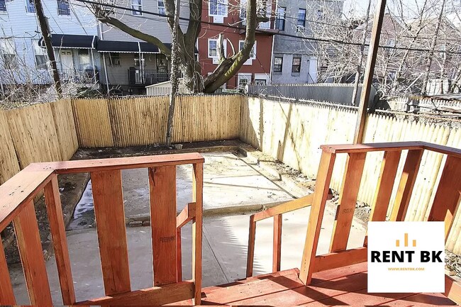 Building Photo - 199 Weirfield St