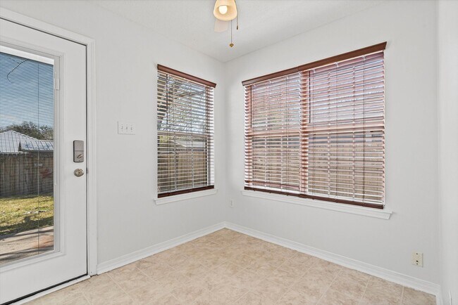 Building Photo - 605 Westchase Ct S