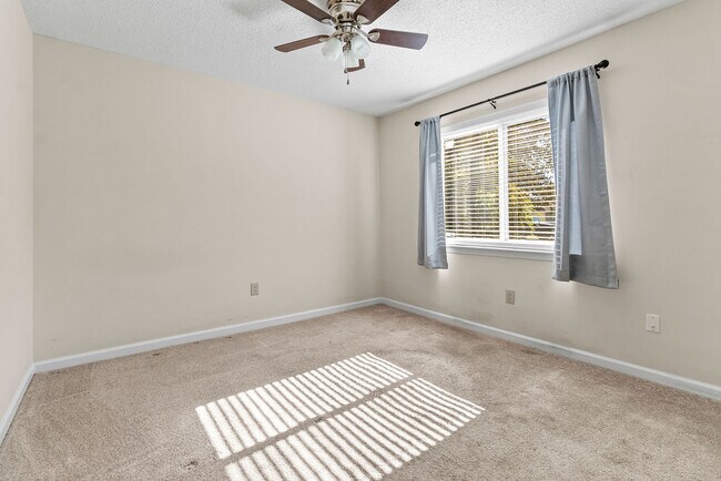 Building Photo - Sweetbriar Home