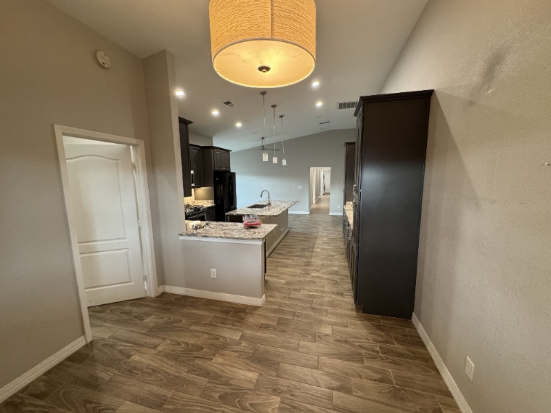 Building Photo - 1558 W 5th St