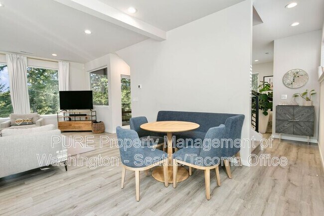 Building Photo - 7229 Turquoise Dr SW