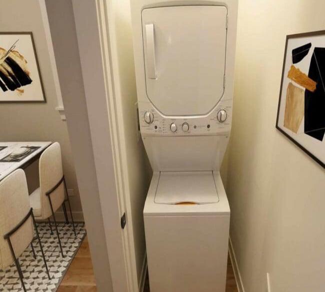 Building Photo - 2203 W Eastwood Ave