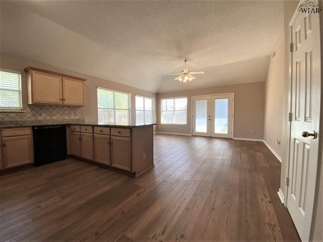 Building Photo - 3803 Stonegate Dr