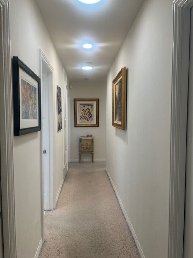 Building Photo - Beautiful One Level, 3 Bedroom, 3 Bathroom Tarzana Pool Home for Lease!