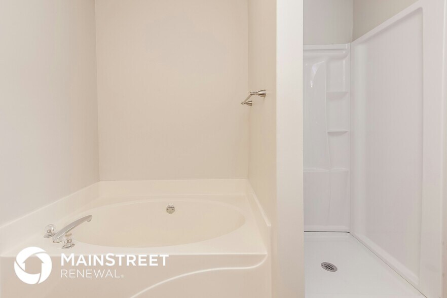 Building Photo - 1055 Abercorn Way