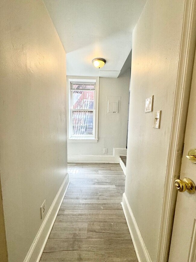 Building Photo - 704 Washington St