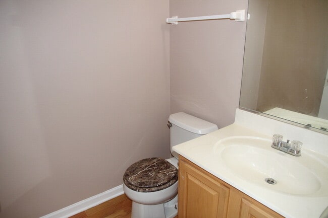 Building Photo - 2226 Daybreak Dr