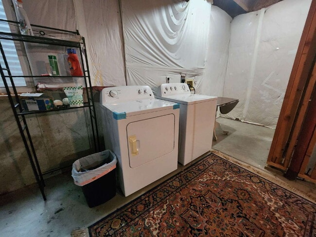 Building Photo - Stunning 3 Bedroom Townhome Tucked Away In Breathtaking Community