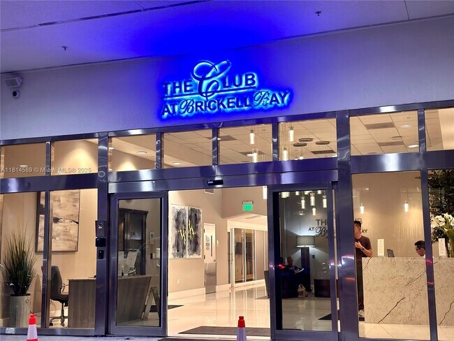 Building Photo - 1200 Brickell Bay Dr