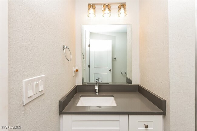 Building Photo - 524 Lone Star Ln