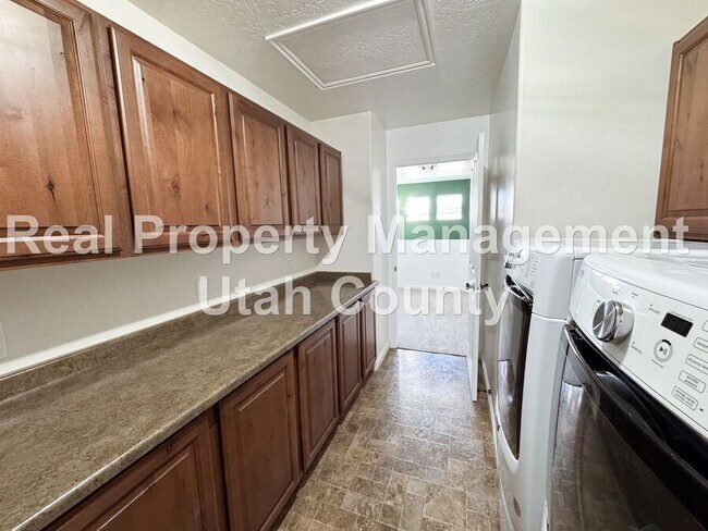 Building Photo - 1849 N Bountiful Wy