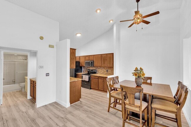 Building Photo - 8099 Cassia Dr