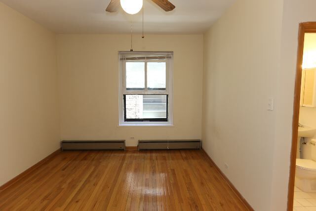 Building Photo - 638 W Barry Ave