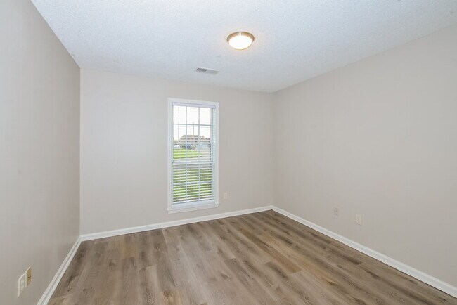 Building Photo - 6164 Kingsview Dr