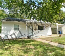 Building Photo - Two Bedroom Home