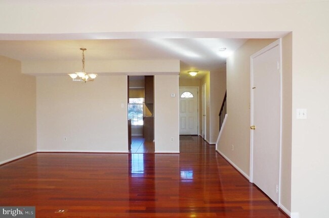 Building Photo - 4492 Ruggles Ct