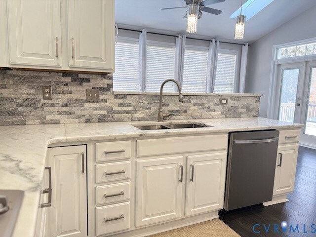 Building Photo - 9379 Roseland Ct