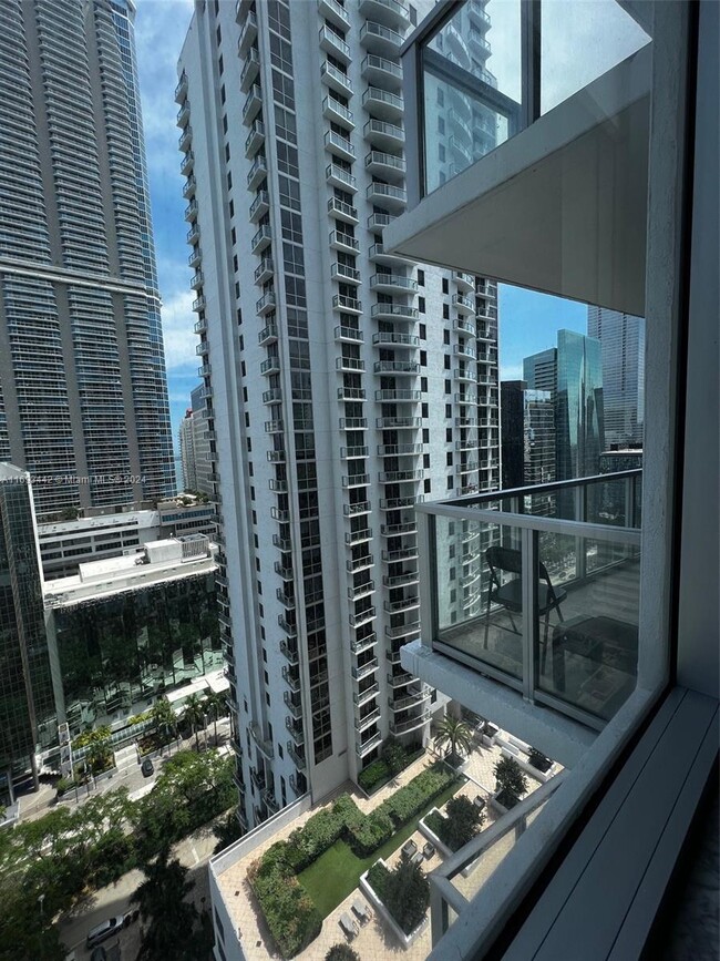 Building Photo - 1050 Brickell Ave