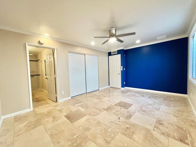Building Photo - 3 Bd 3 Ba + Office + Den + Arizona Room!