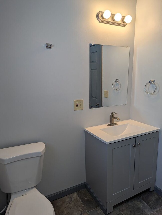 Building Photo - 1055-1057-1057 Liberty St