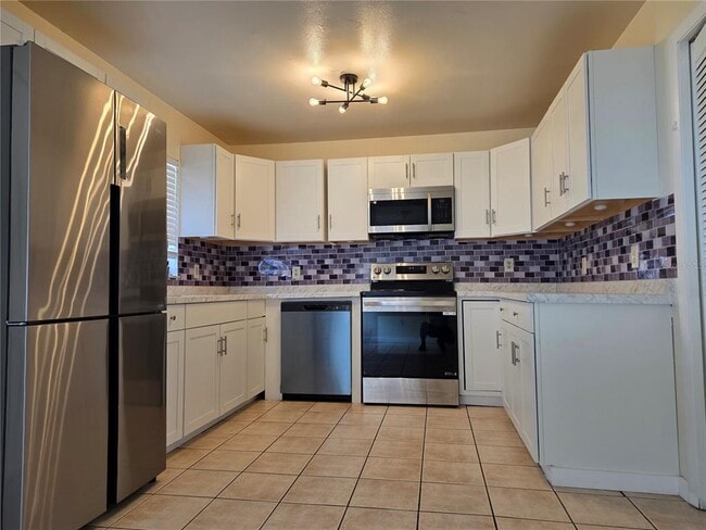 Building Photo - 415 Greenwich Ct