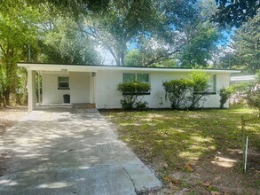 Building Photo - 2558 Spirea St