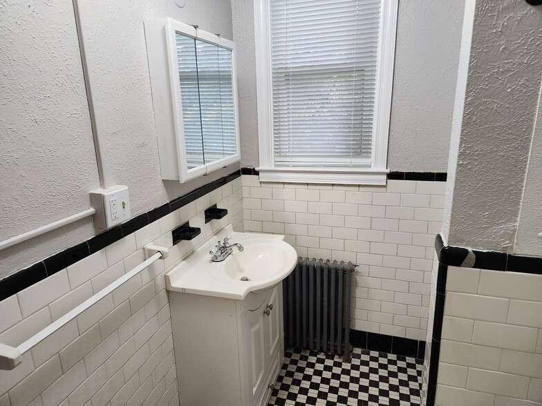 Building Photo - 301 Folcroft St