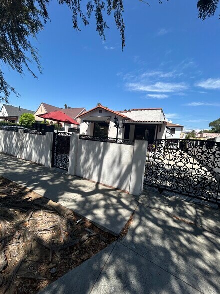 Building Photo - 3203 Madera Ave