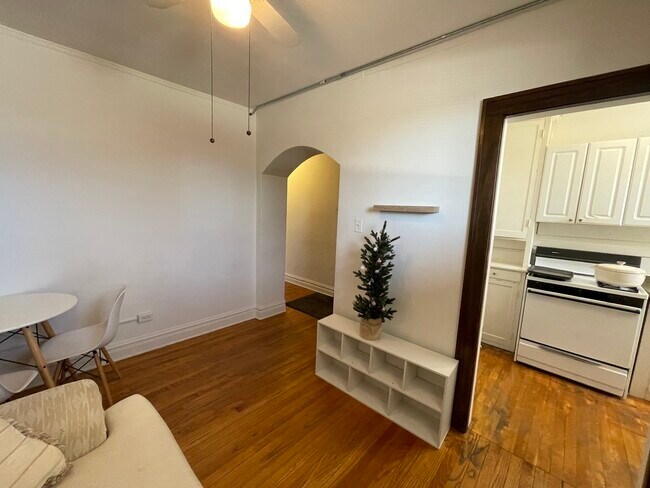 Building Photo - 28W573 Stafford Pl