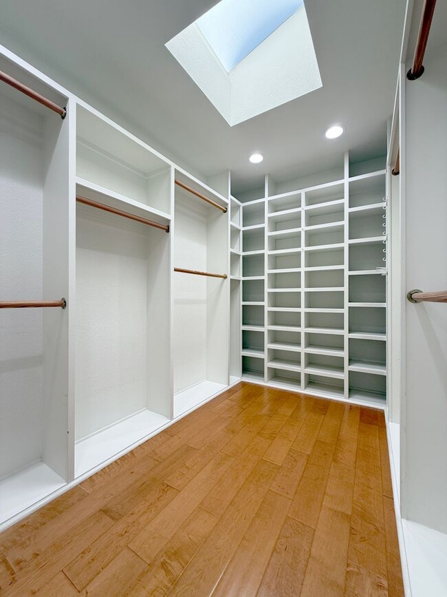 Building Photo - 4 Bed + 3 Bath +2 Car