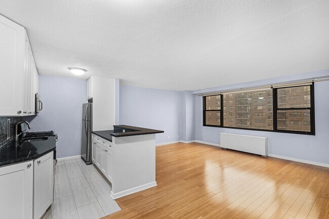 Building Photo - 201 St Pauls Ave