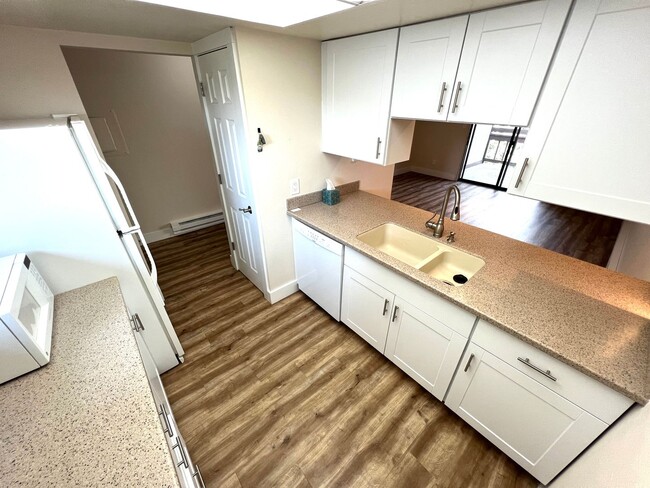 Building Photo - 2 Bed 1 Bath Apartment Located in South He...
