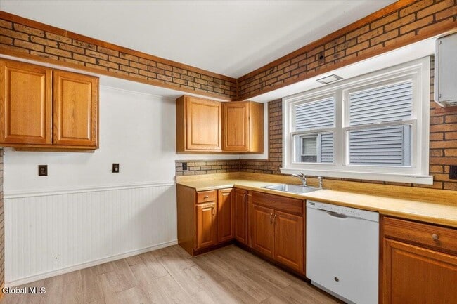 Building Photo - 4 Edison Ave