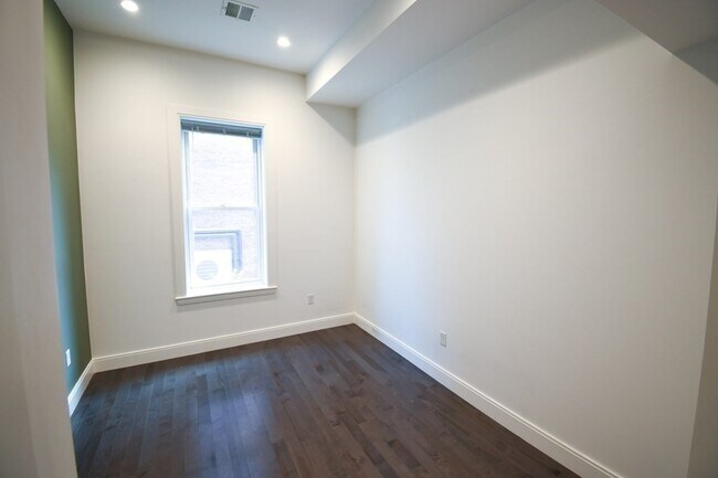 Building Photo - 134 Warren St