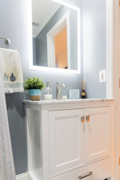 Building Photo - 1700 V St NW