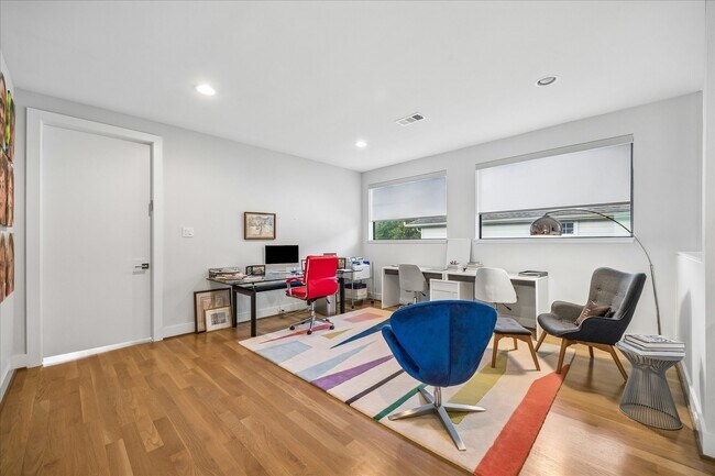 Building Photo - 4532 Sunburst St