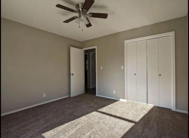 Building Photo - 413 Midland Dr