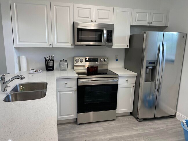 Building Photo - 7101 Golf Colony Ct