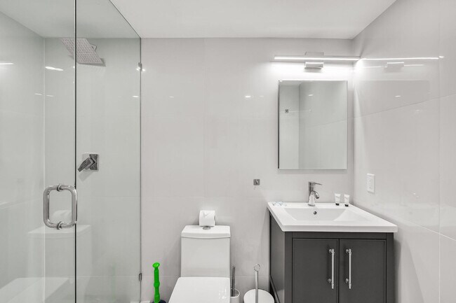 Building Photo - 1634 SW 4th Ave