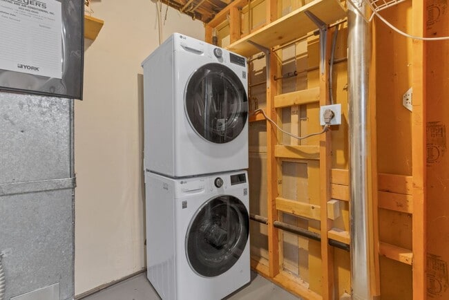 Building Photo - Available NOW! 3 Bedroom 2 Bath Beautiful Home in BOULDER!