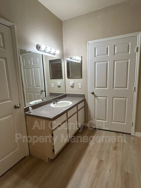 Building Photo - 5961 Westgate Dr